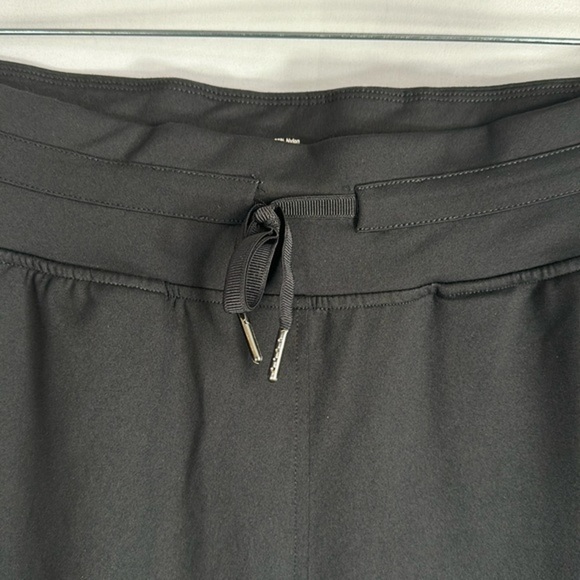 Zyia Active Black Ascend Capri Joggers Size Large - Picture 4 of 8